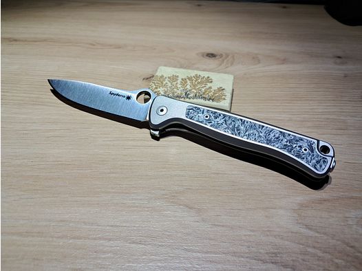 Spyderco Slym Titan. Lionsteel. Couteau. Couteau de poche