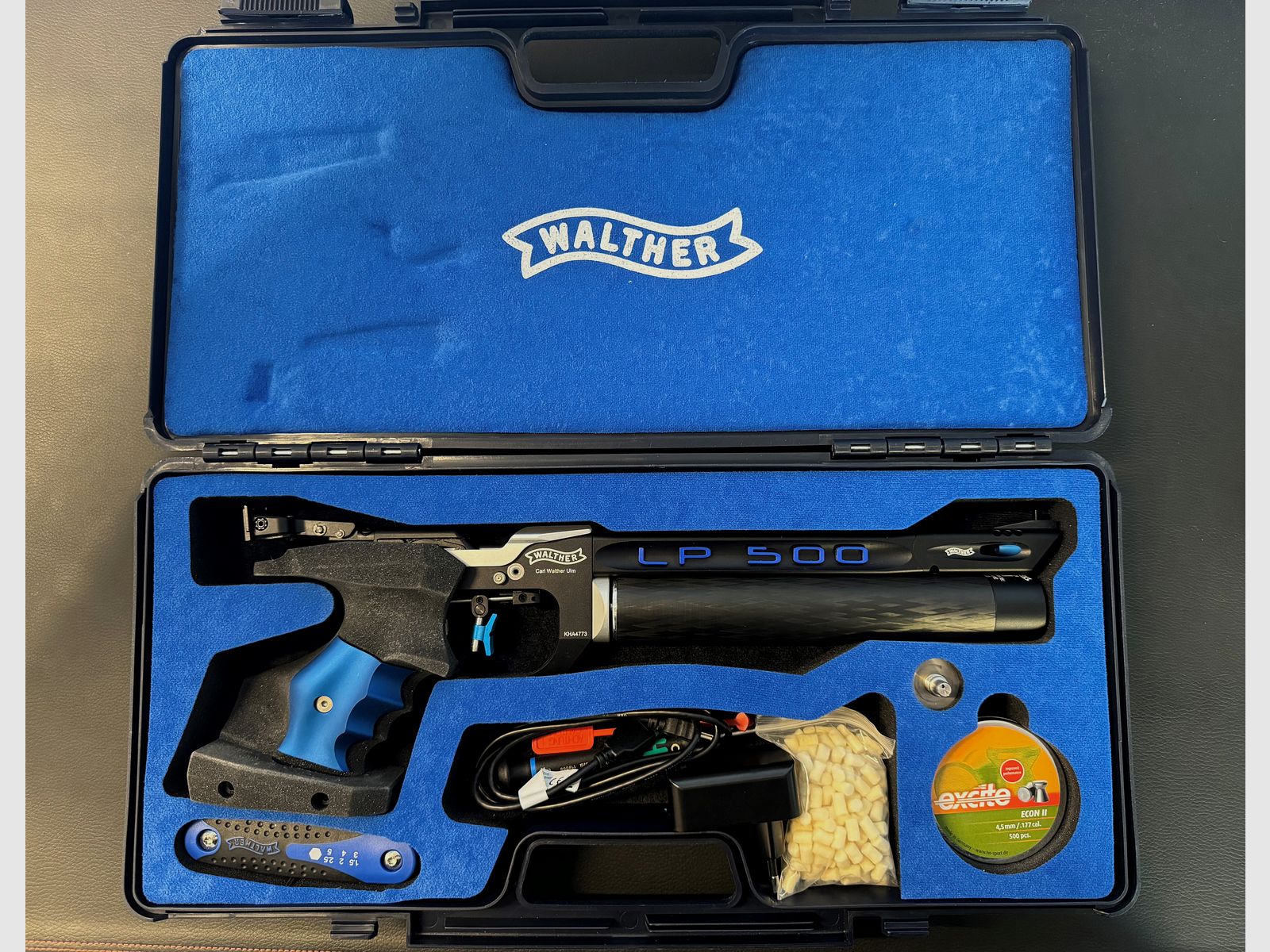 Pressluftpistole Walther LP500-E Epert "Blue Angel" Carbon Kartusche, Elektronischer Abzug, 5D-Griff