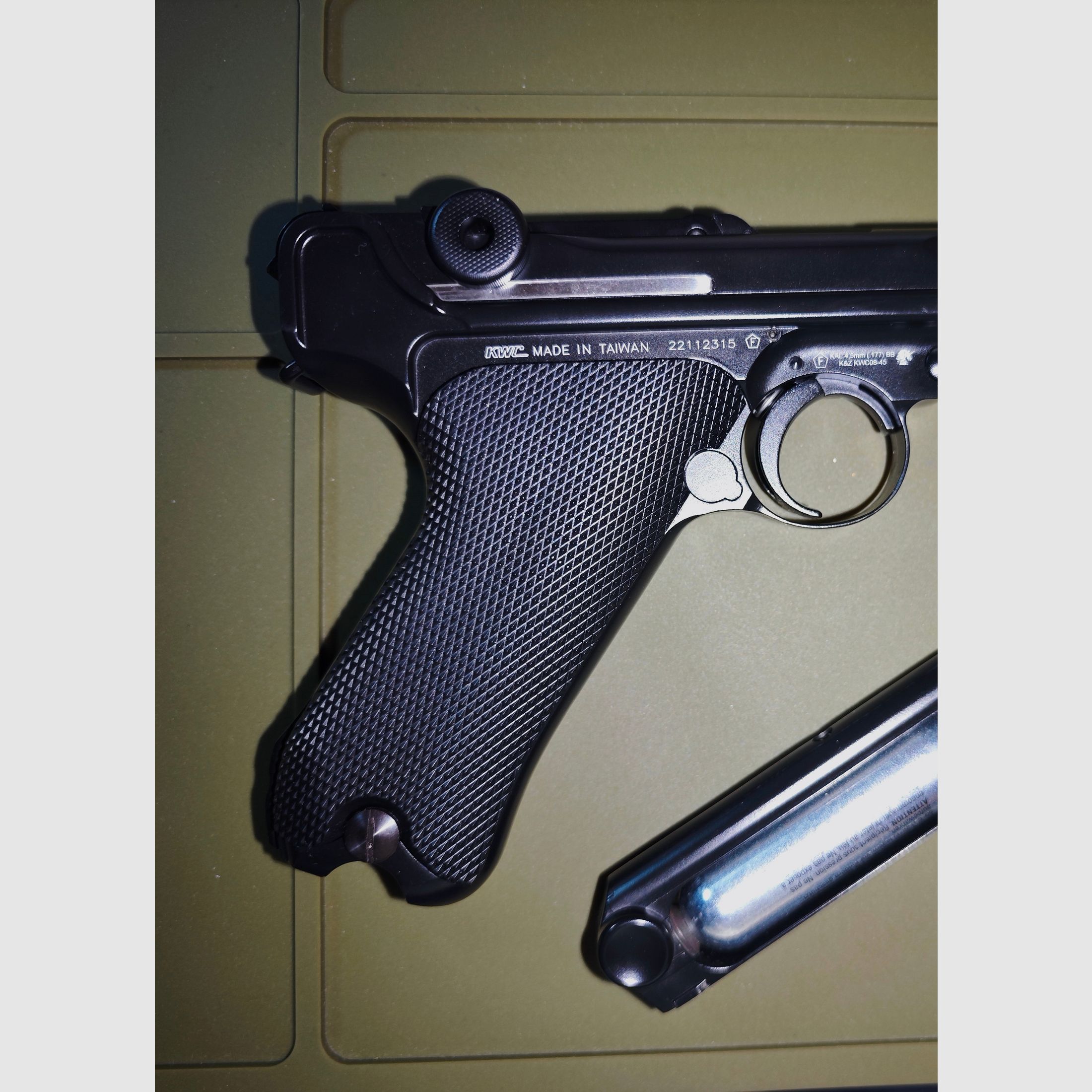 KWC P08 CO2-pistolet à air calibre 4,5 mm, image 3 sur 3