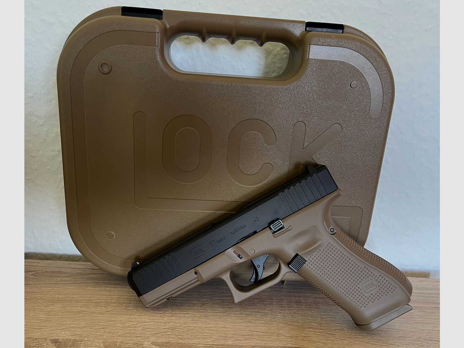 T4E GLOCK 17 Gen5 French Army Edition RAM gun Cal. .43 with accessories, image 1 of 13