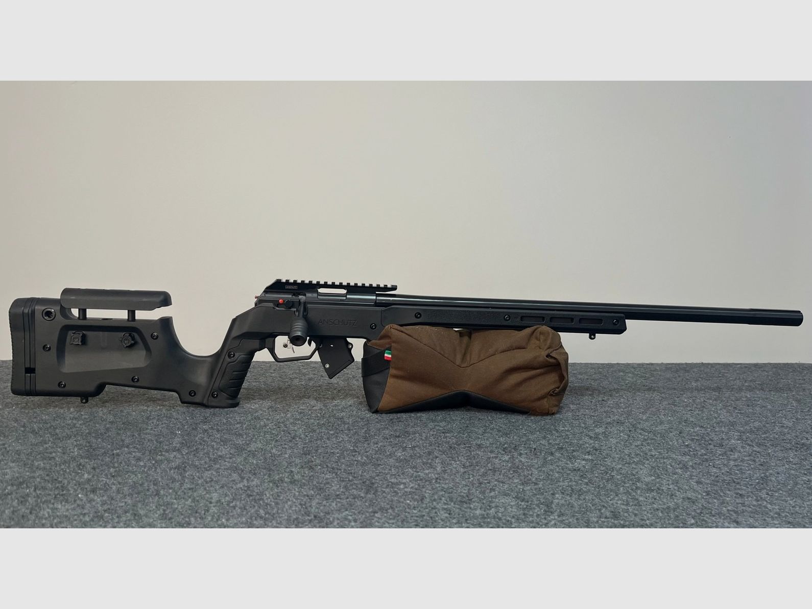 Anschütz 1761 APR Longue portée avec détente fine de match (350 – 1.500 grammes)