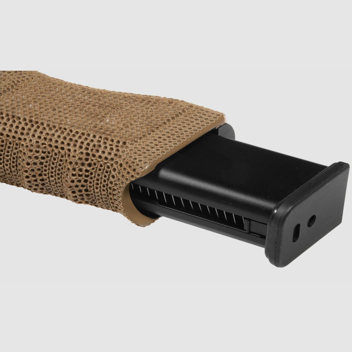 P05 GBB Airsoft Pistole in Tan | Delta Armory