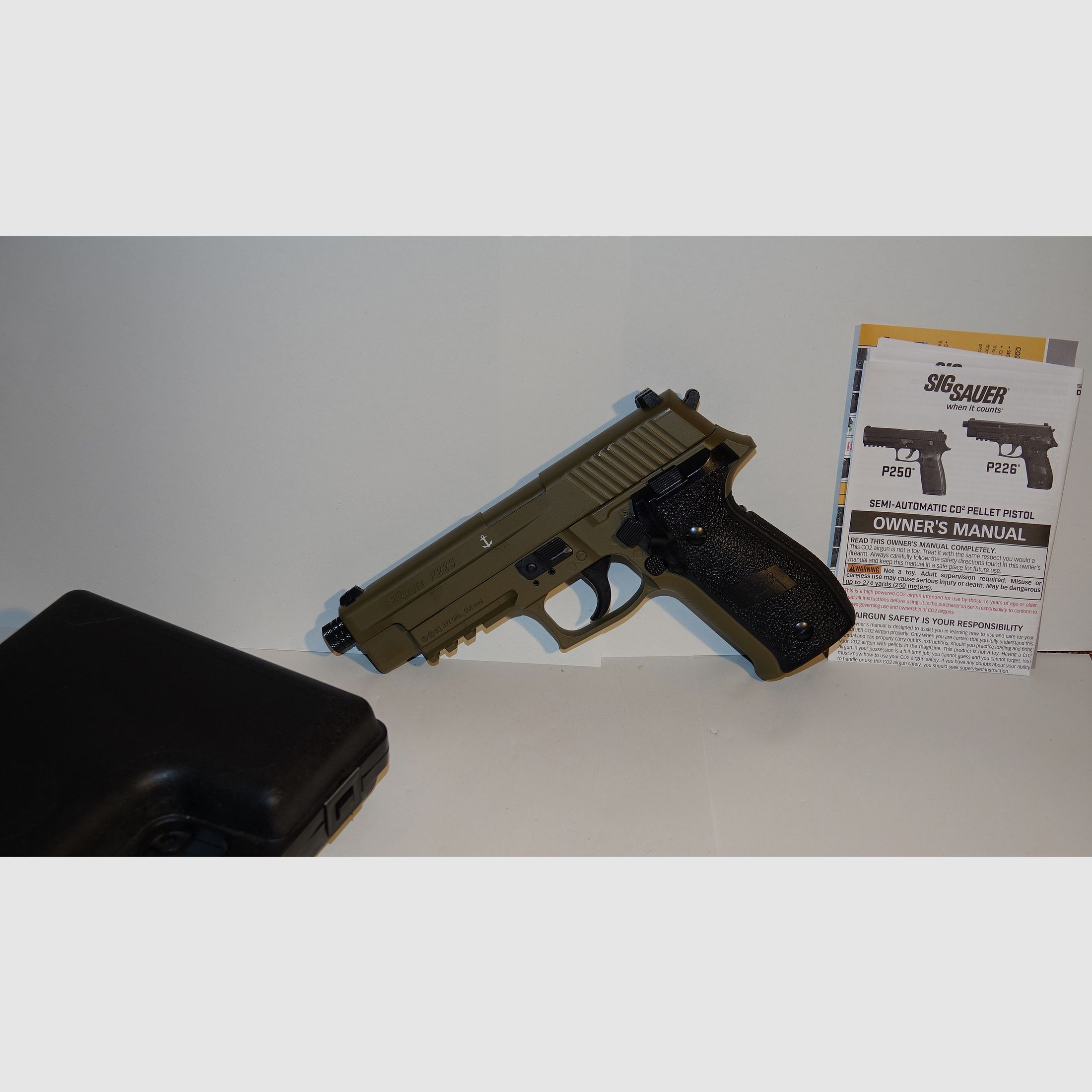  Pistola CO2 BlowBack SigSauer P226 en raro TAN BEIGE / DARK Earth como nueva