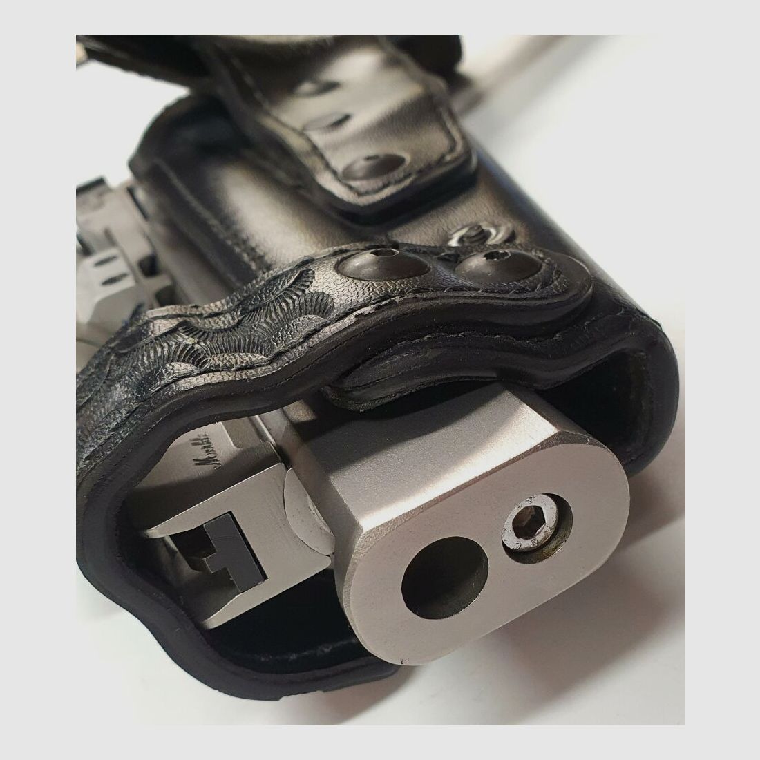 Smith & Wesson 686-3 Merkle Tuning, w tym Aim Point