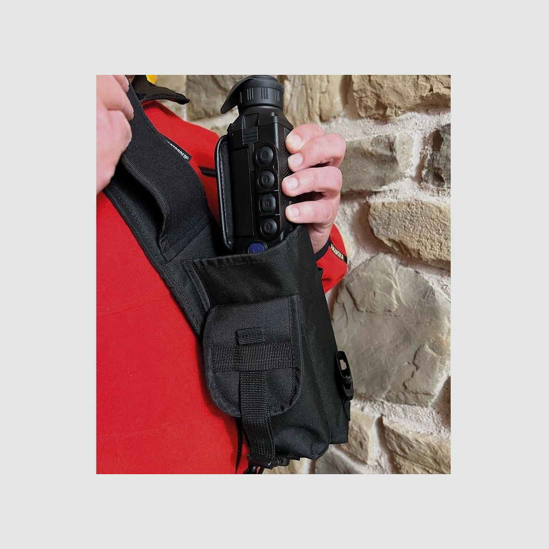 Dualoptik Brusttasche