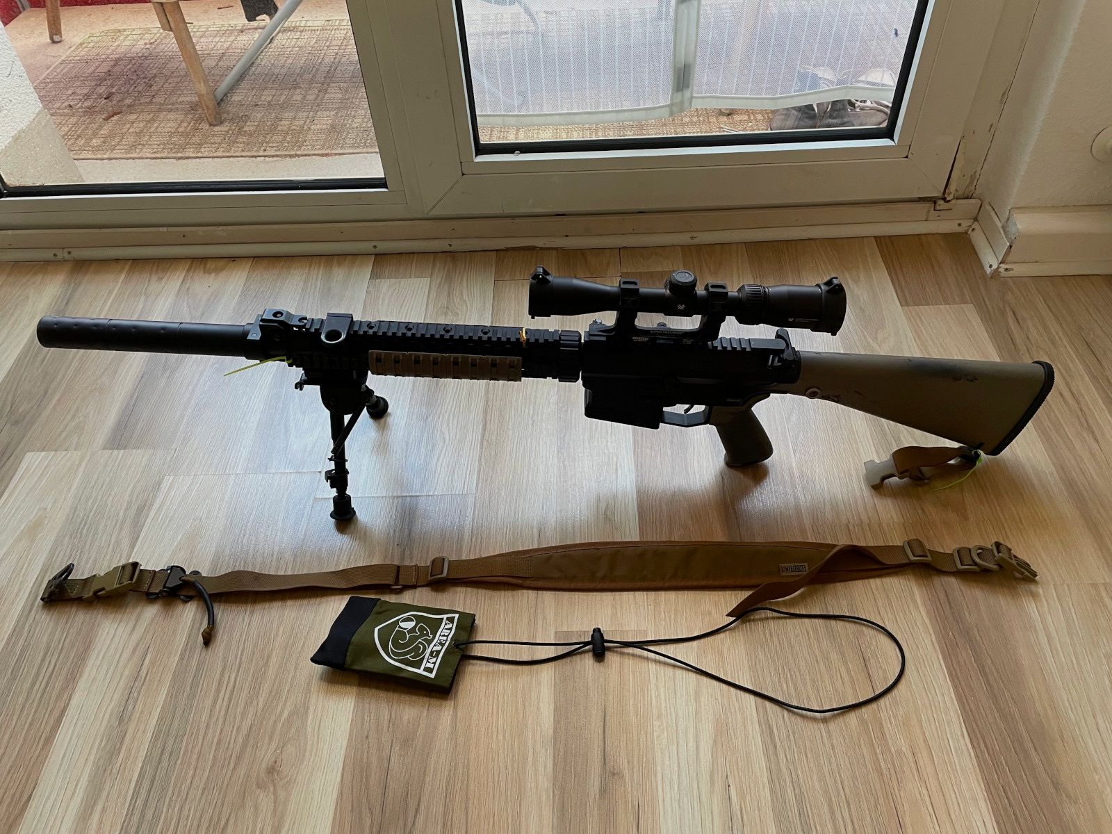 Airsoft Begadi EC25 MCC with scope and carrying case