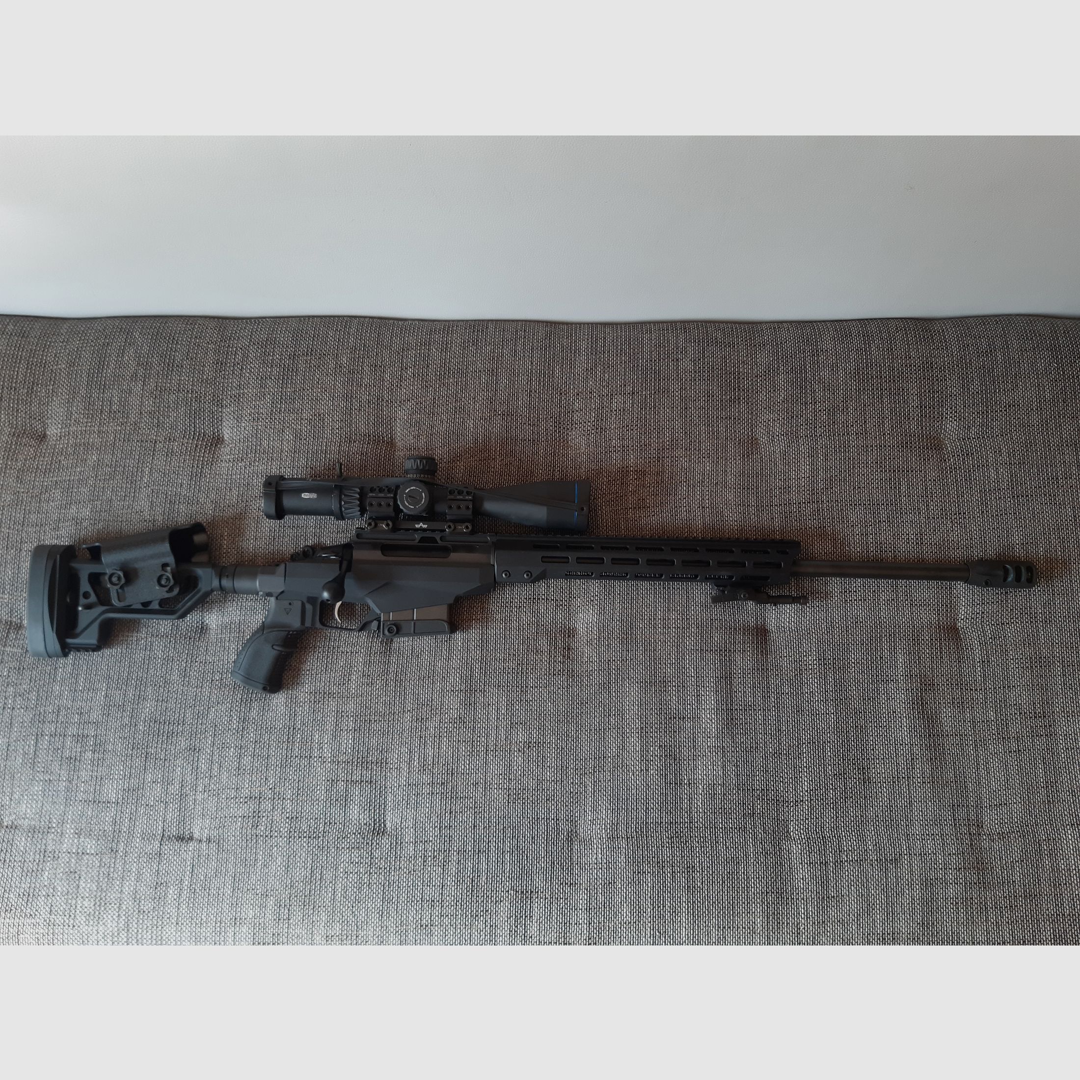 Tikka t3x Tact a1, długość lufy 61 cm, jak nowa, dostępna od zaraz w tym 228 strzałów Geco Tac .308 Win.