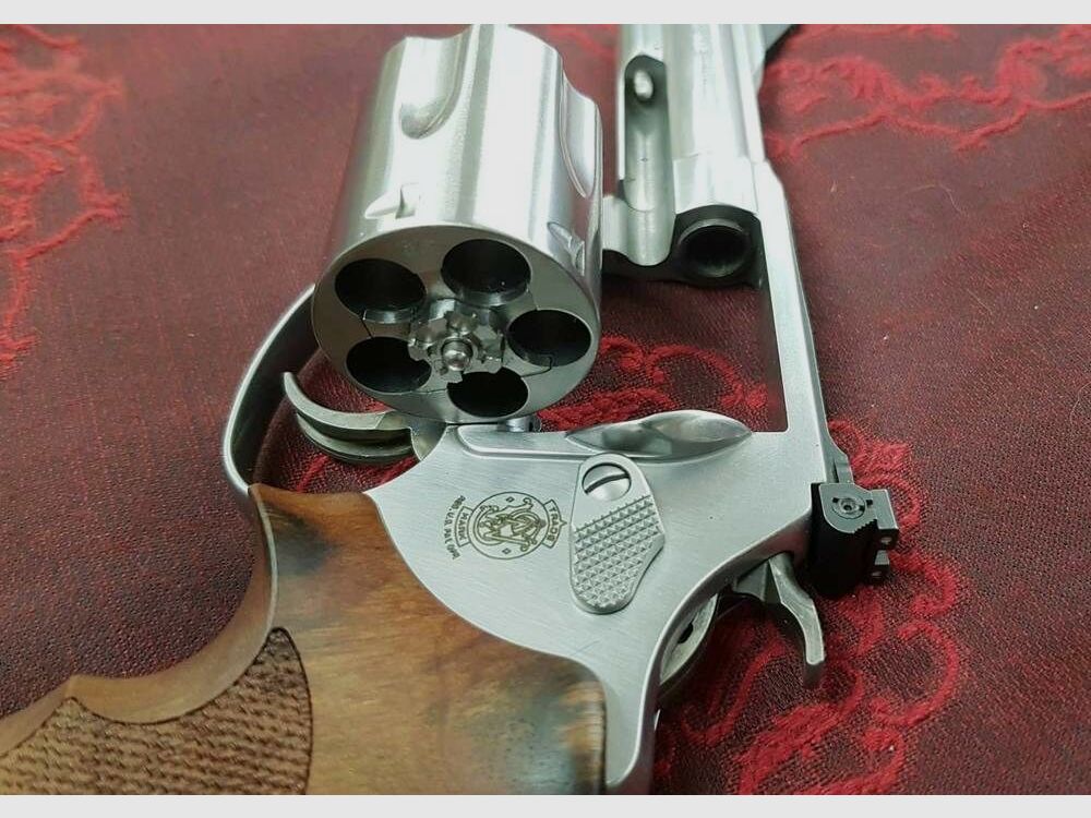 Smith & Wesson	 60-1 Night Hunter