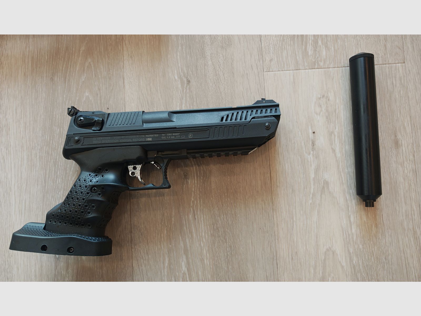 Zoraki HP01, 4,5 mm, mallette d'arme, poignée de match, silencieux, comme neuf.