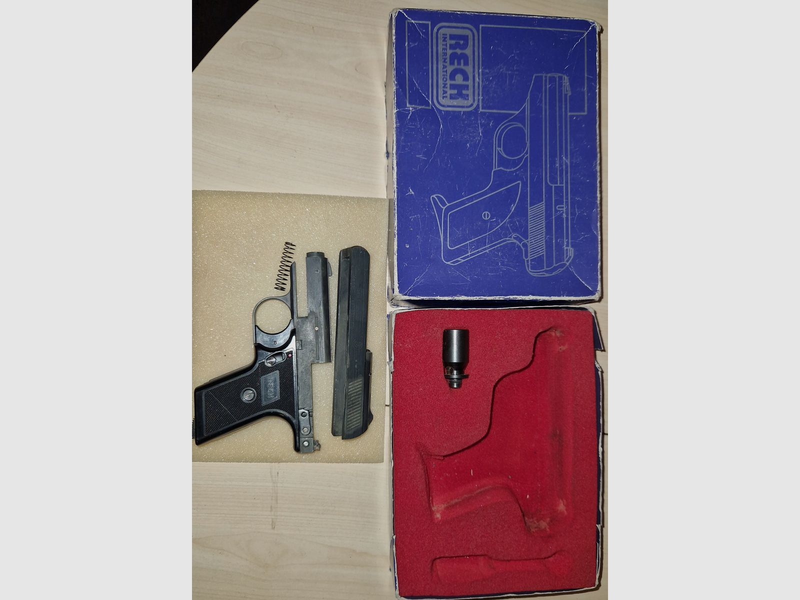 PERFECTA FBI 8000 DEFEKT für ERSATZTEILE / mit Zubehör / OVP / cal. 8mm P.A.K. / PTB 387 / ALT / SCHRECKSCHUSS GAS PISTOLE SILVESTER SELBSTVERTEIDIGUNG SAMMLUNG  !!!! ------> BESCHREIBUNG LESEN  <----- !!!!, Bild 1 von 9