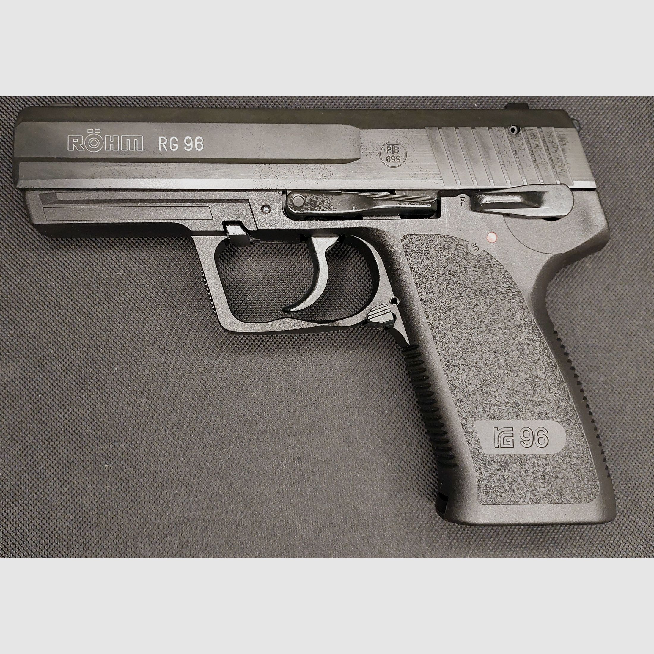 Röhm RG 96 Schreckschuss Pistole brüniert (PTB 699) neuwertig!