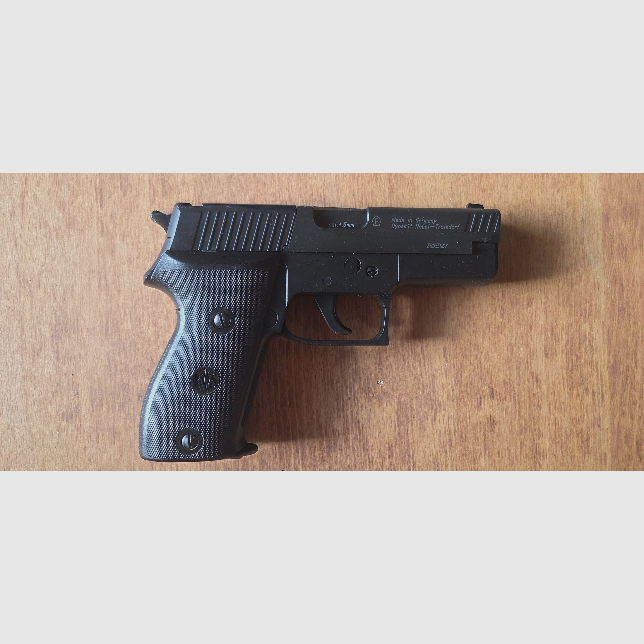 RWS Mod. C225 CO2 air pressure pistol, image 1 of 13