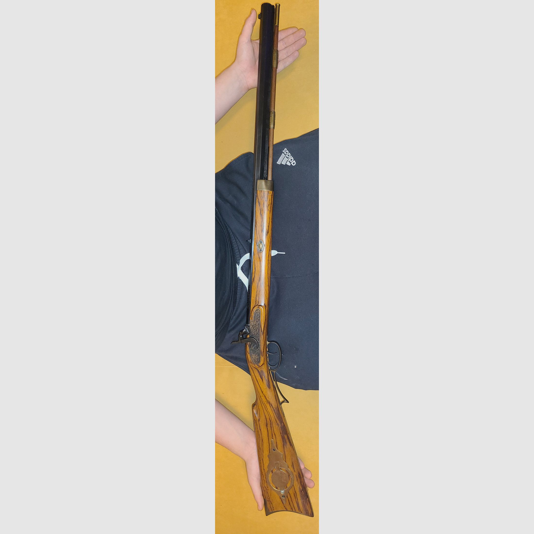 1x FUCILE A PERCUSSIONE / cal. 45 / AH / MARRONE NOCE / CASTAGNO /139936 / POLVERE NERA SCHWARZPULVER / CALCIO IN LEGNO / OTTIME CONDIZIONI