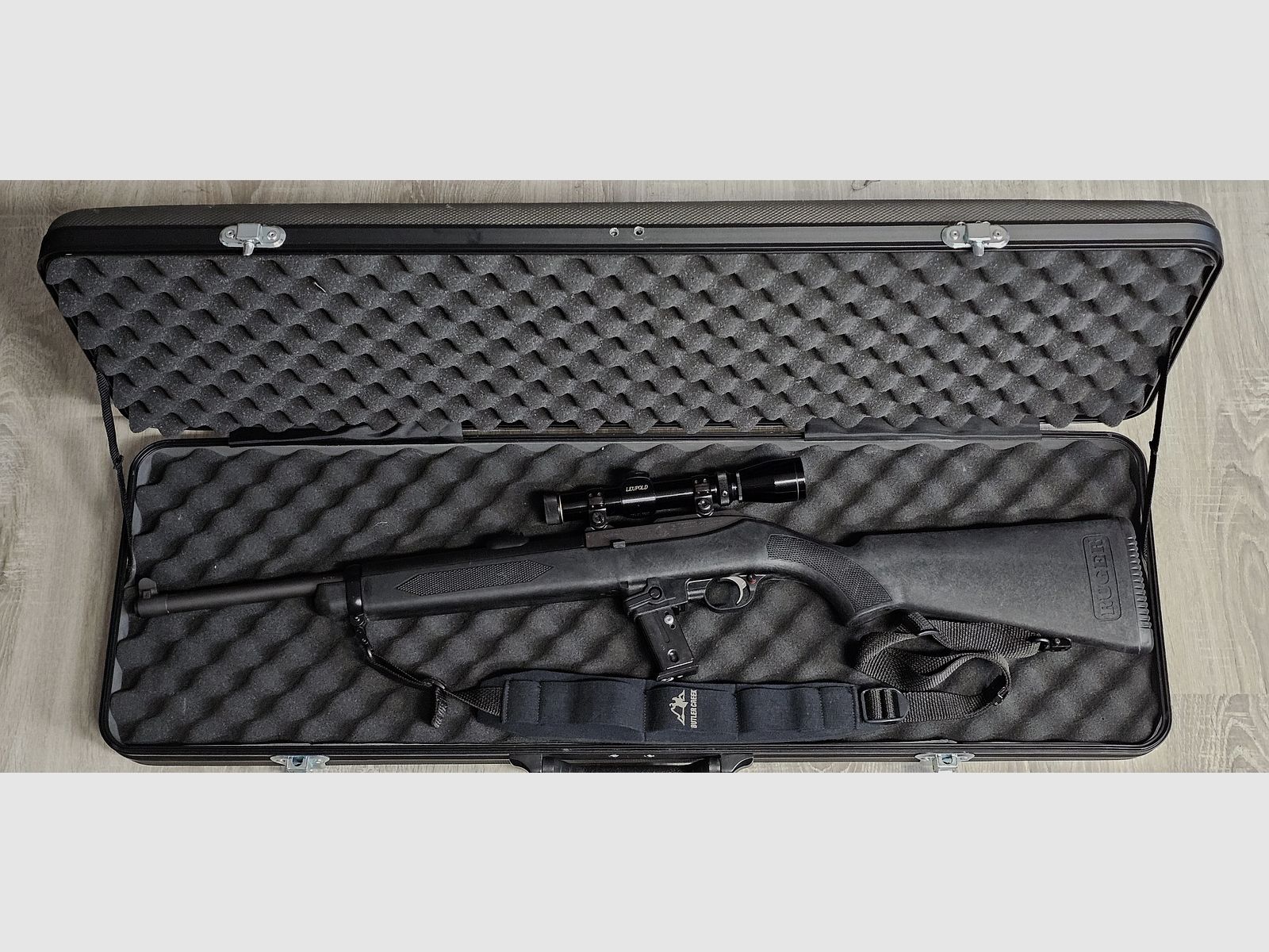 Selbstladebüchse Ruger PC9 Police Carbine 9mm Luger inkl. Leupold Vari-X II 1-4x20 Fadenkreuz-Absehen (Erstbesitz, Baujahr 1997), Bild 4 von 5
