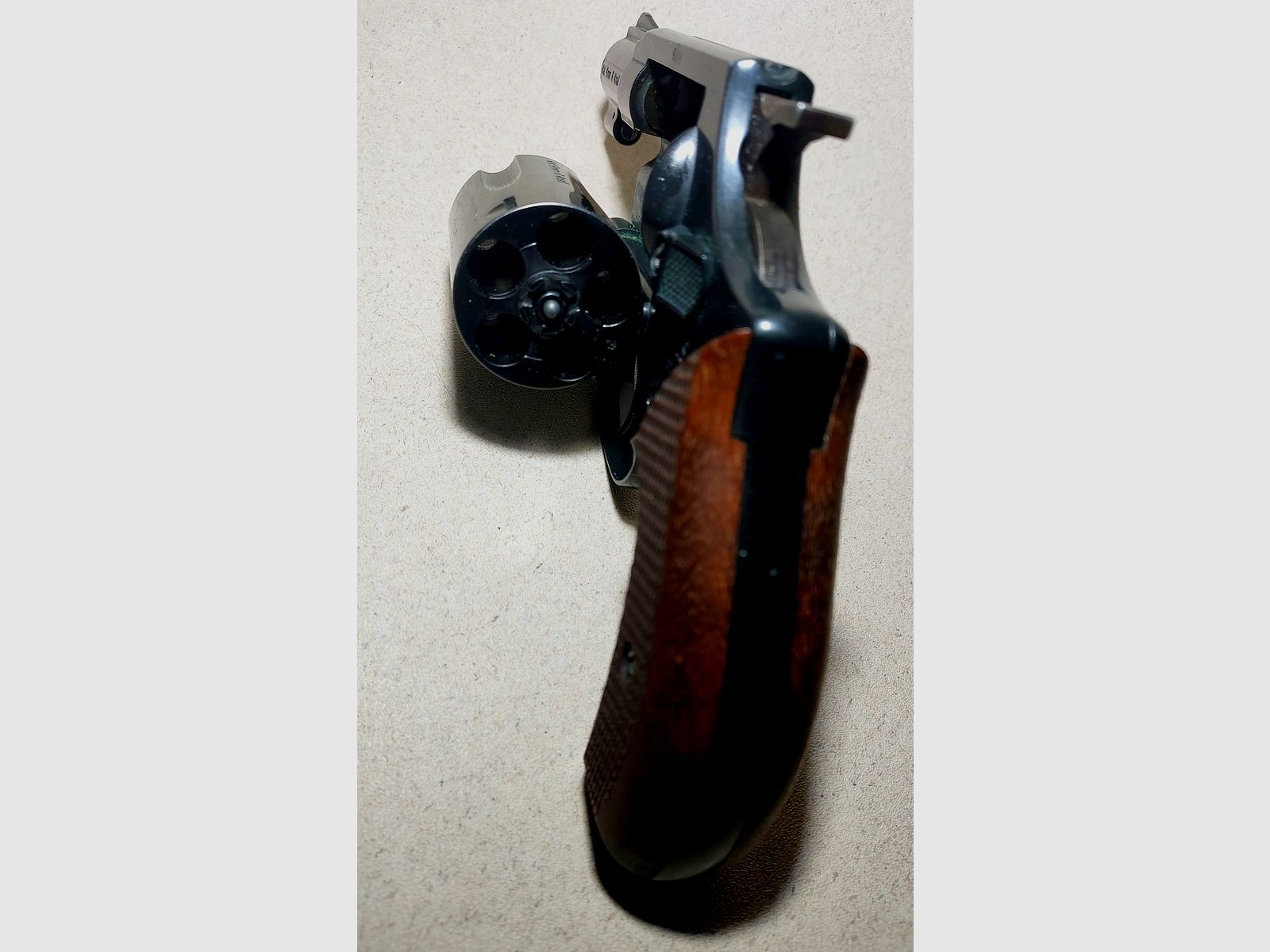 Weihrauch HW37 cal. 9mm R.K. (PTB 887) mit Holzgriffschalen OVP sehr gut erhalten.
