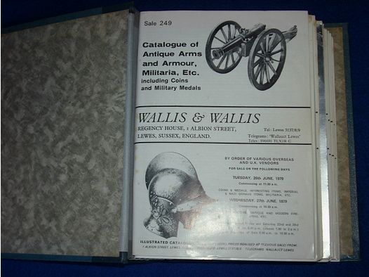 3 volúmenes Wallis & Wallis