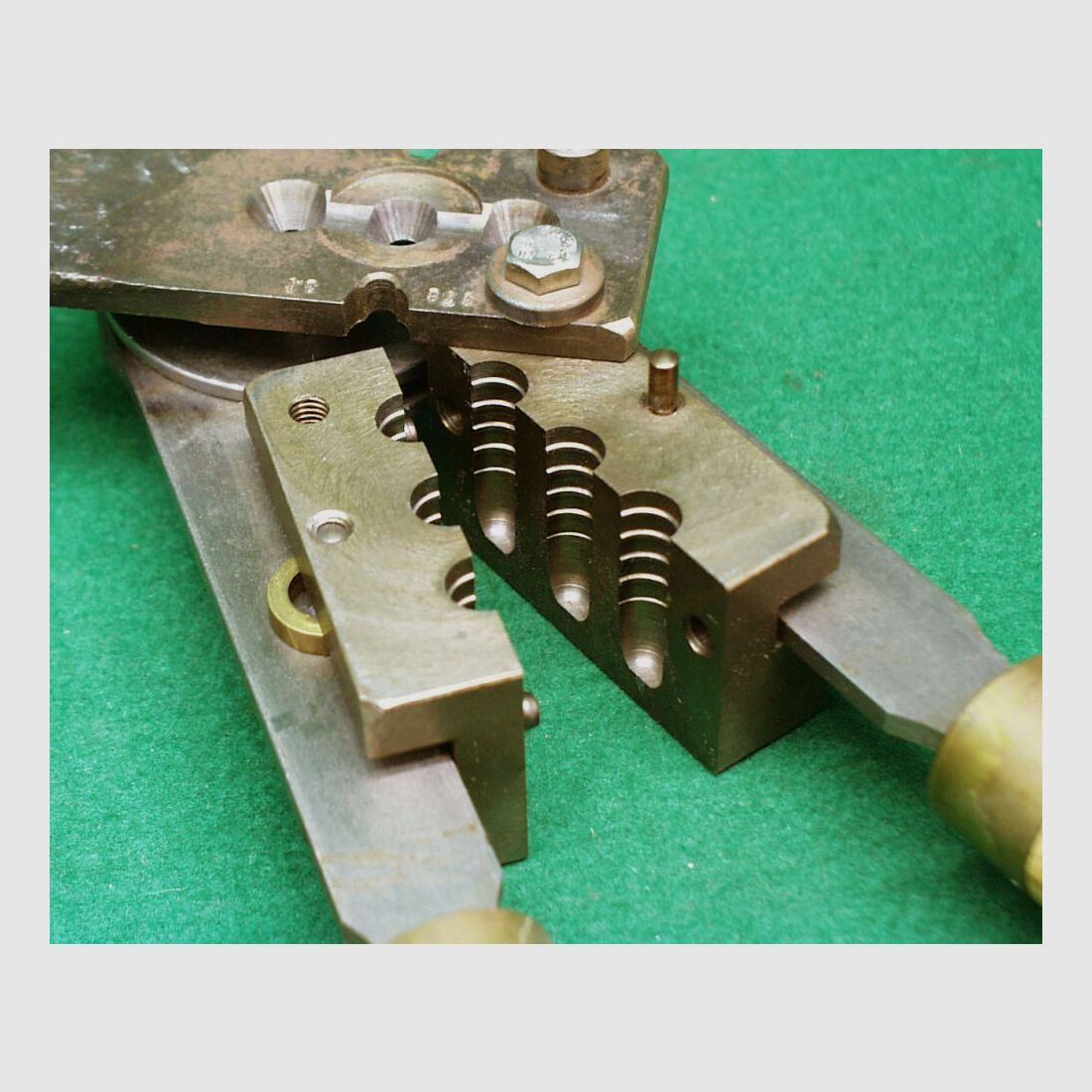 Gießkokille 3-fach mit Griffzange .376, gebraucht