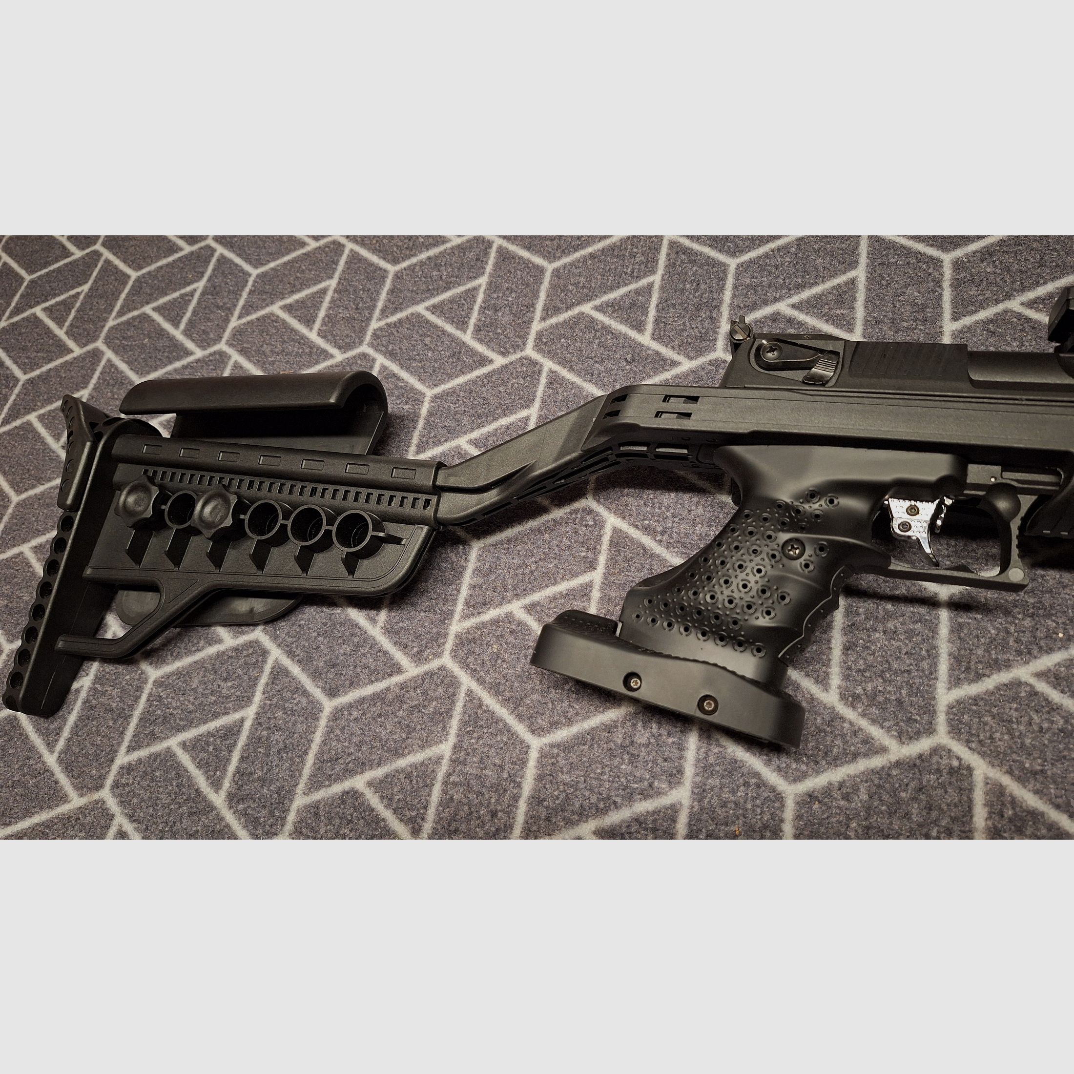 Zoraki HP01 Rechtshänder mit Reddot, Schalldämpfer und Anschlagschaft