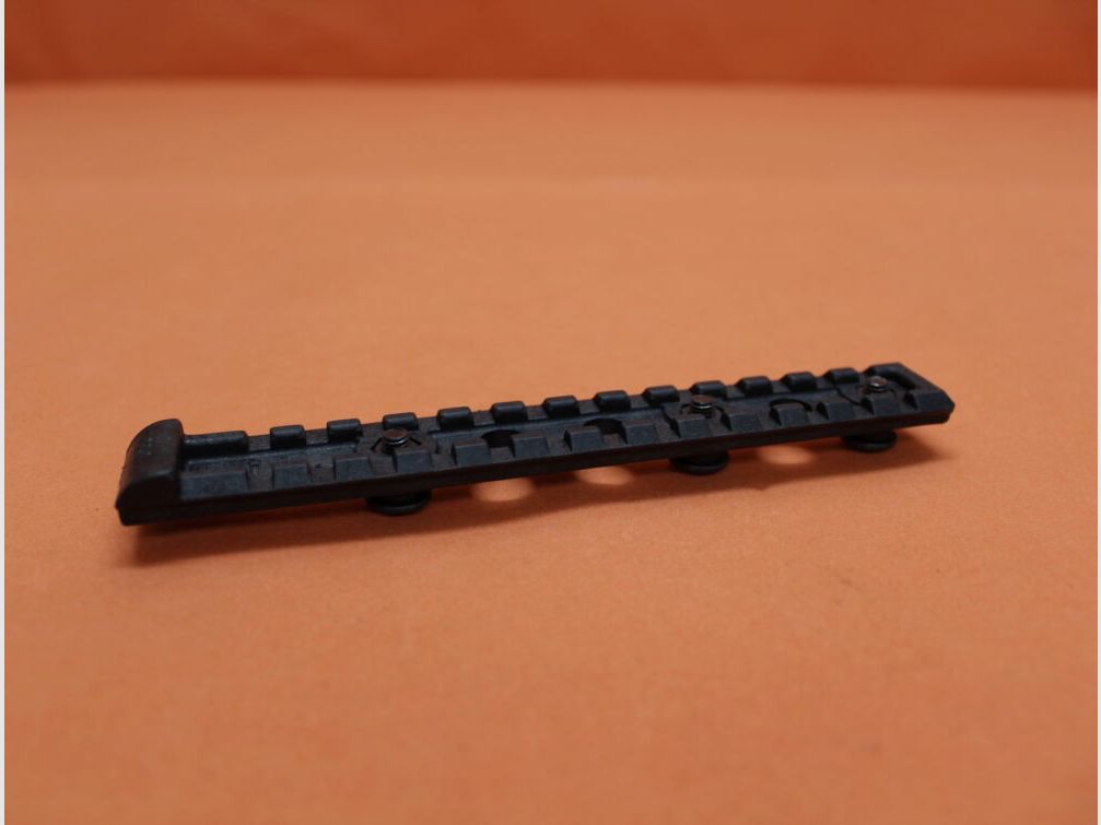 CAA Tactical AR-15: Riel Picatinny TDI Polímero Negro (PR-A)/ Distancia entre agujeros del riel Picatinny 19mm/ Ø9,5mm