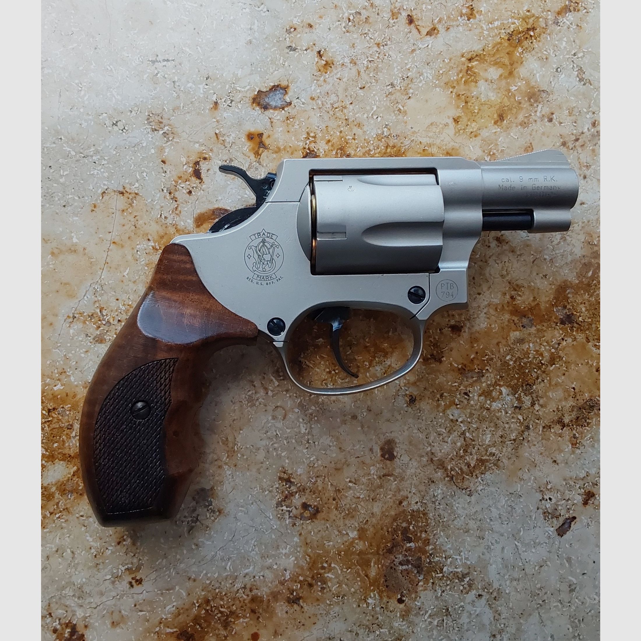 SMITH AND WESSON CHIEFS SPECIAL nickel-plated