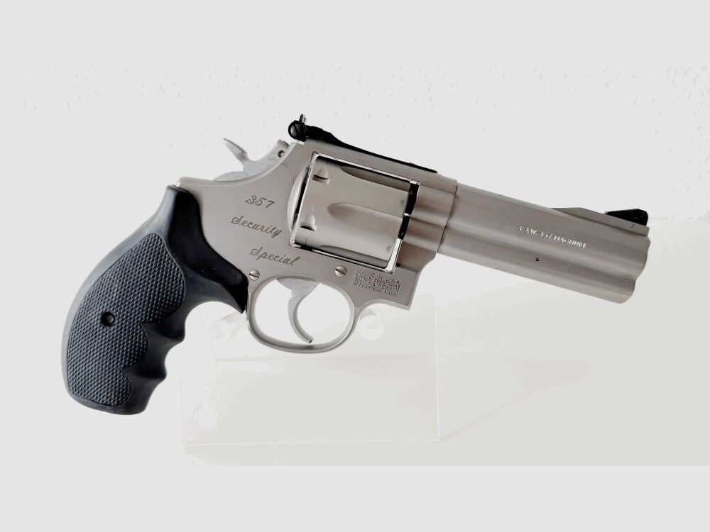 Smith & Wesson 686 Security Special de 4 pulgadas con funda .357Mag