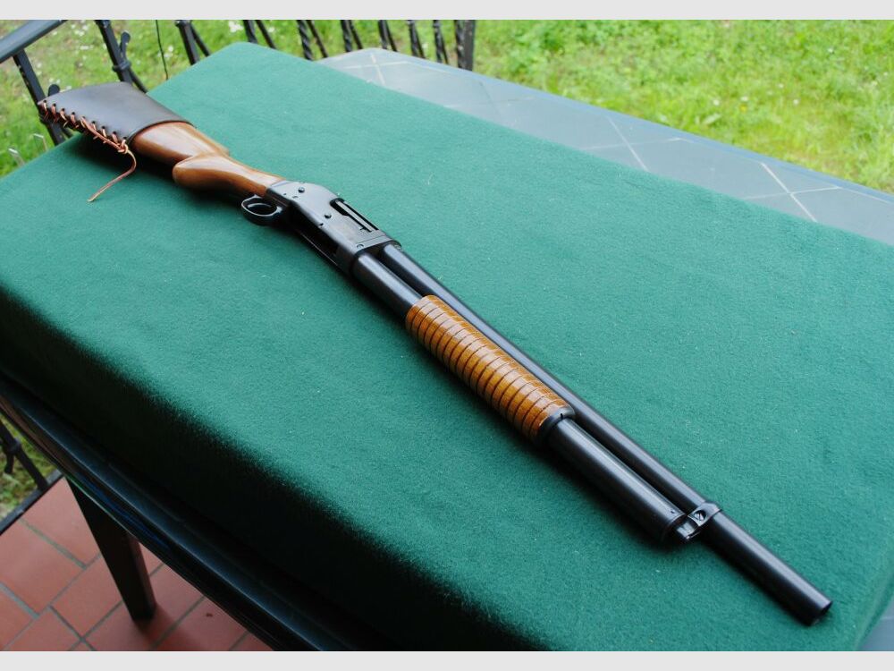 Winchester 97 von Norinco mit Butt Stock Cover von Kirkpatrick