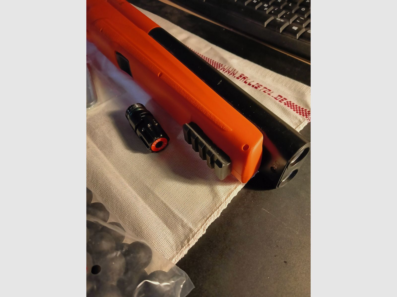 Umarex HDS68 Co2 doppietta a canne rigate .68 Orange-Black P2P T4E come nuovo in MEGASET, immagine 10 di 17