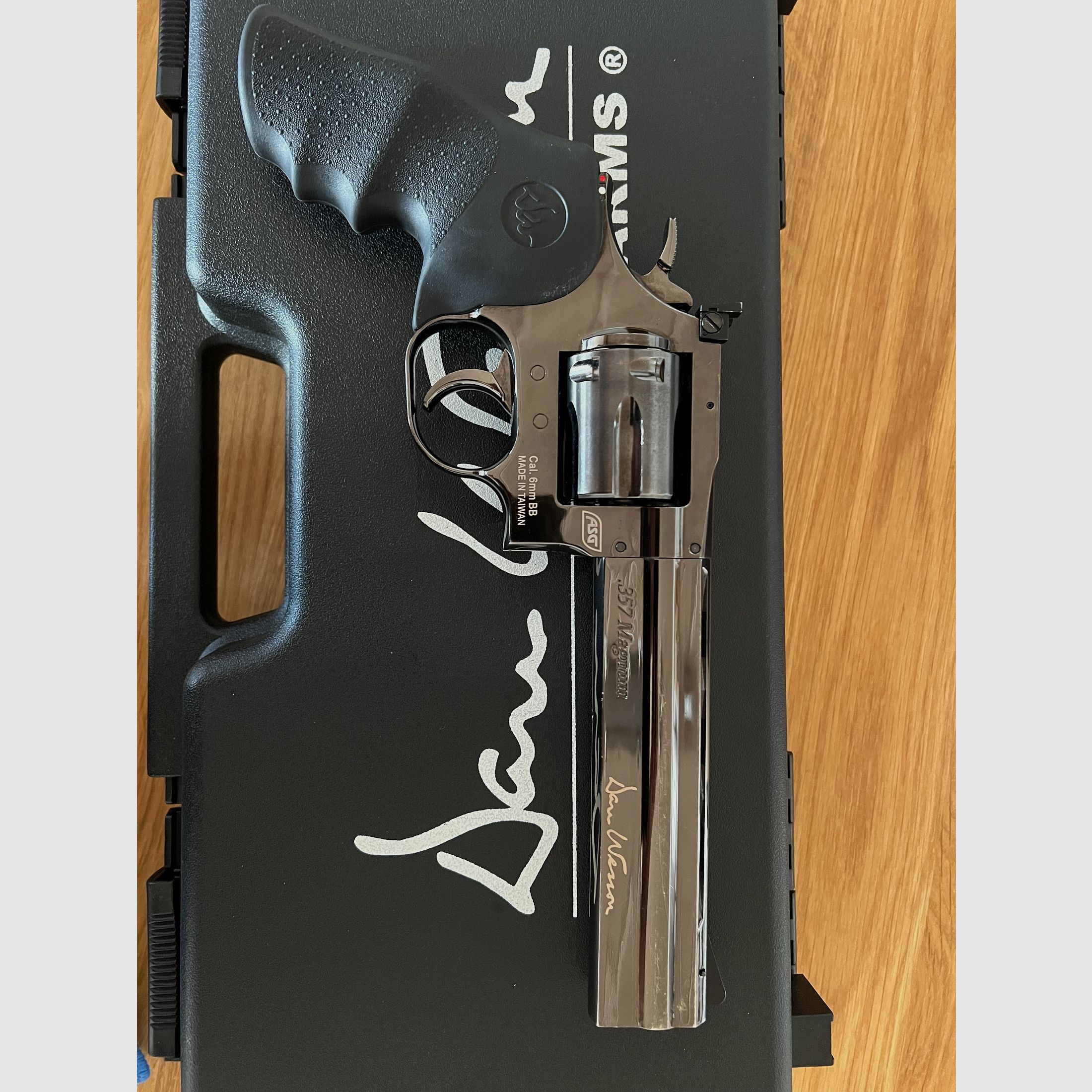 Dan Wesson 715 6"