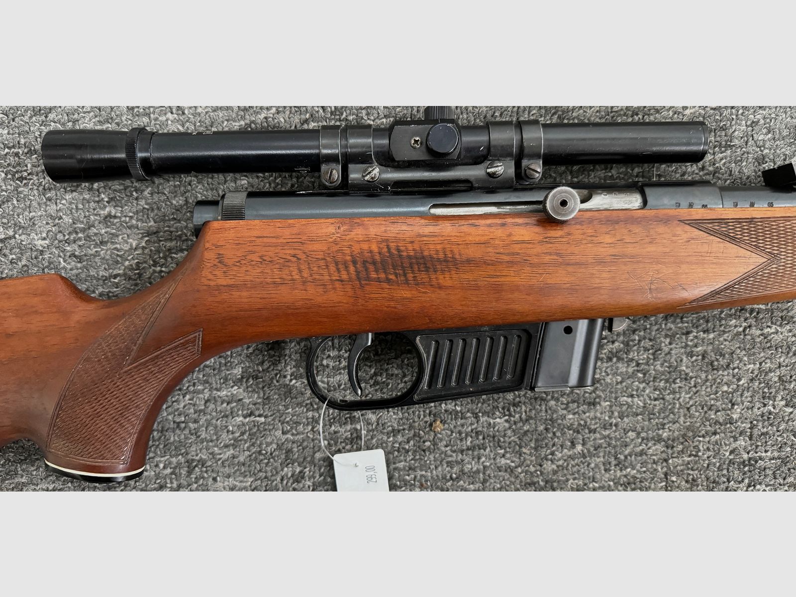 Wischo .22 LR Auto mit Zielfernrohr