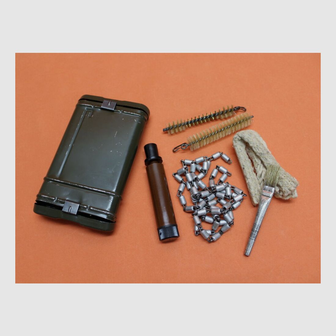 BUND SURPLUS Heckler&Koch/H&K HK G3 : appareil de nettoyage BUND 7,62 mm matériel de nettoyage avec chaîne de nettoyage / boîte en tôle