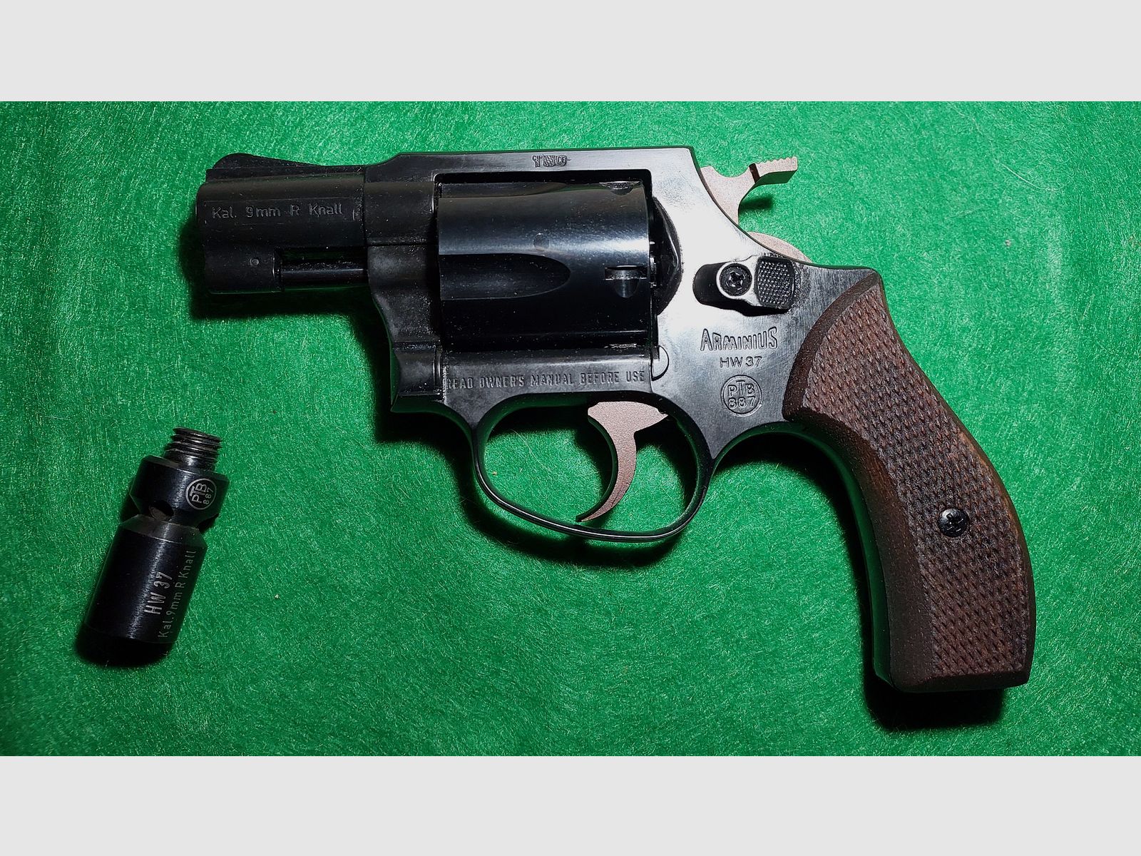 Weihrauch HW37 cal. 9mm R.K. (PTB 887) mit Holzgriffschalen und Lederholster