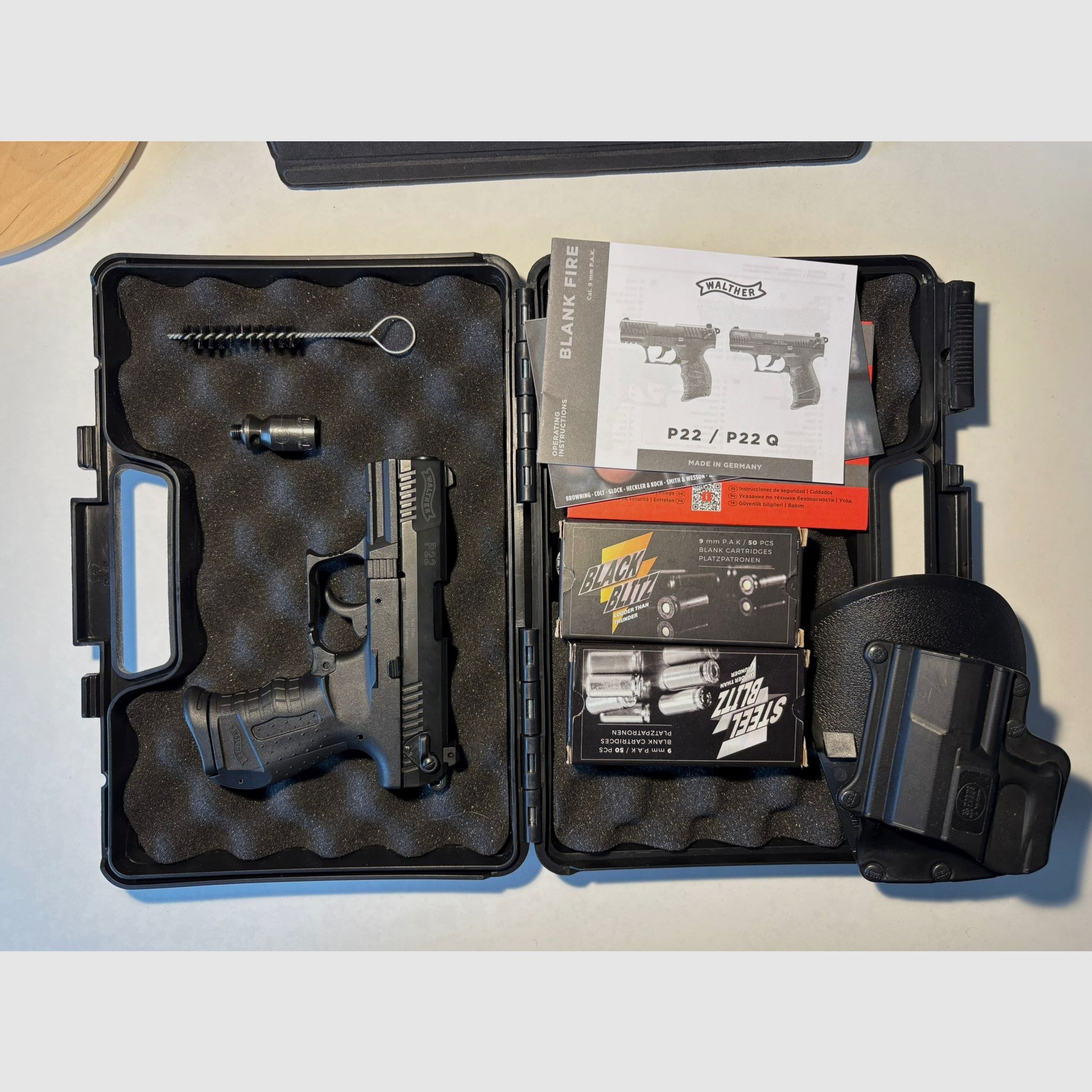 Walther P22 Ready Schreckschuss Pistole 9mm P.A.K. schwarz inkl. Holster und 84 Platzpatronen