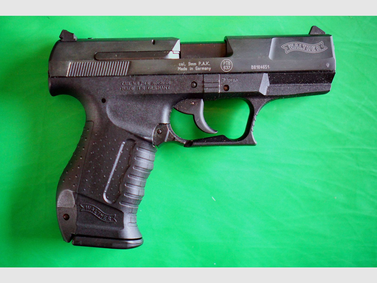 Walther P99 blank firing pistol 9mm P.A.K. (PTB 637) with pancake holster