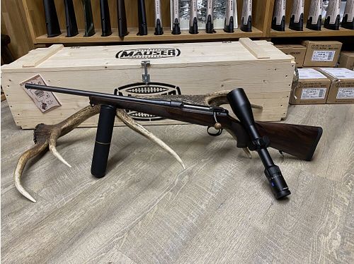 Sauer 101 Artemis, links, mit Zeiss Conquest V4 3-12x56