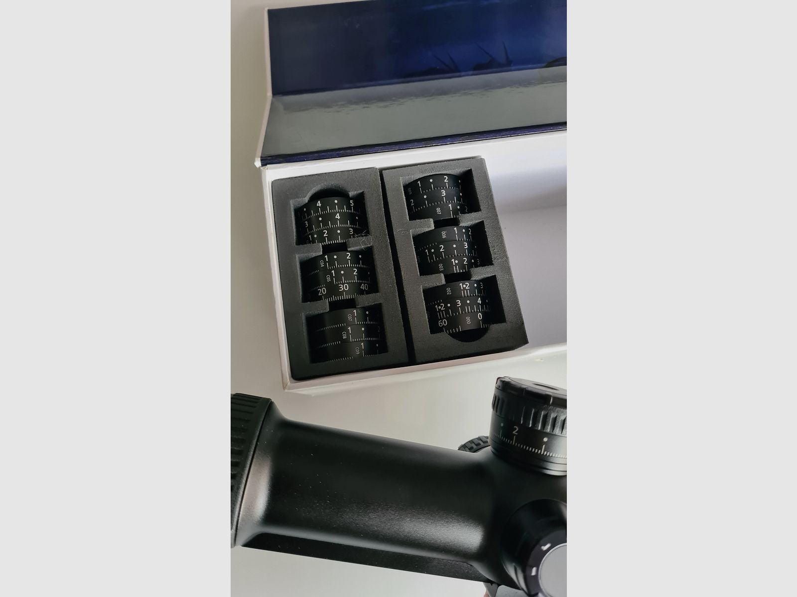 ZEISS Zielfernrohr V8 4,8-35x60 ASV mit Schiene und Rusan Modular FIX / VB