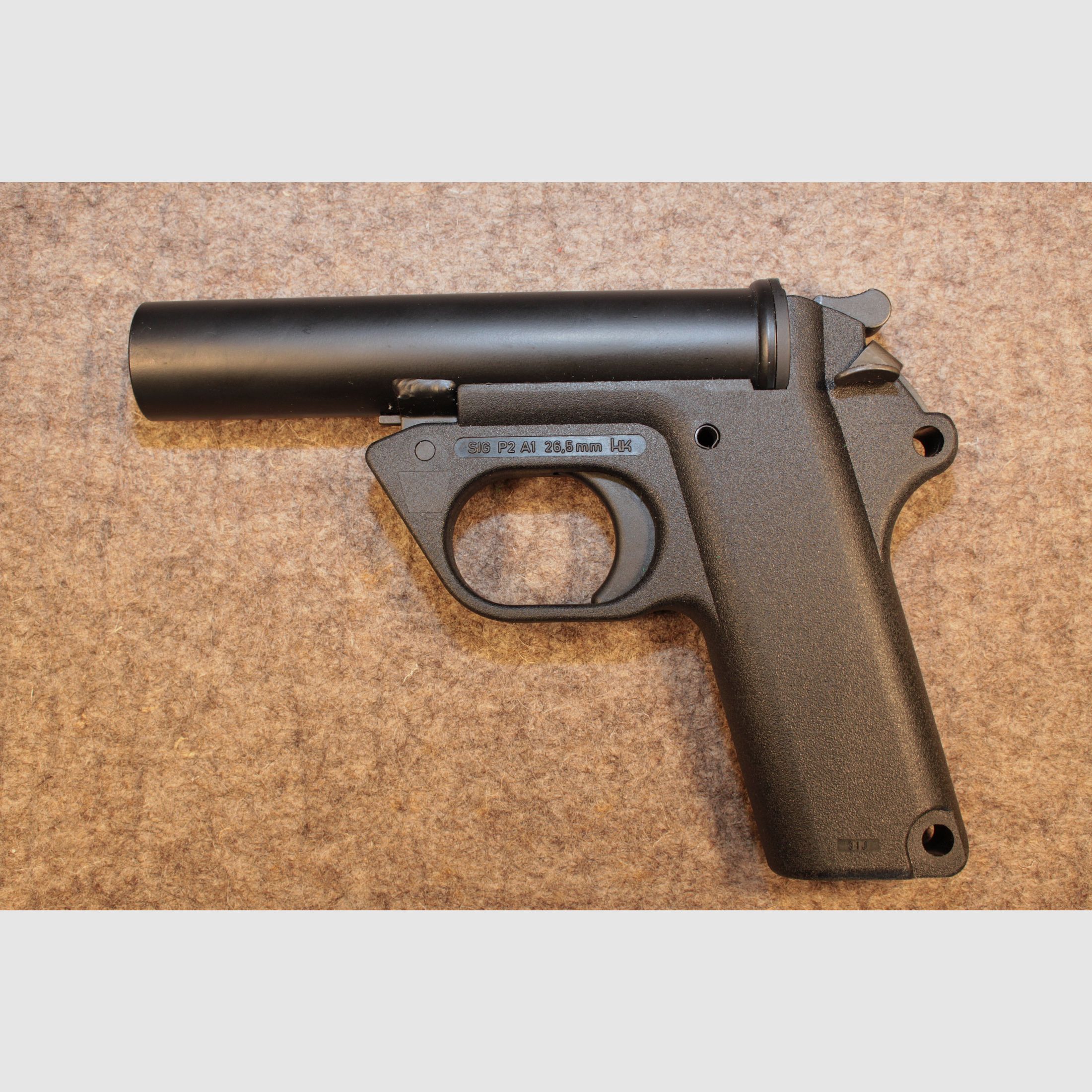 Signal pistol Heckler und Koch in caliber 4.