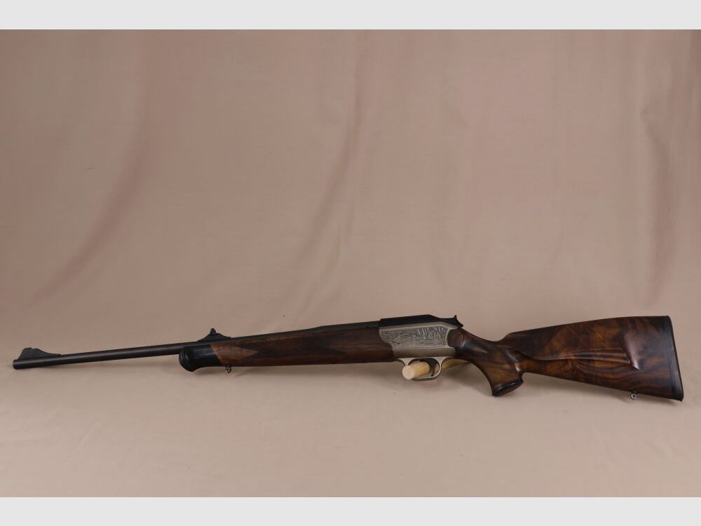 Blaser R93 // toll gemasertes Schaftholz // Holz-Kammergriffkugel