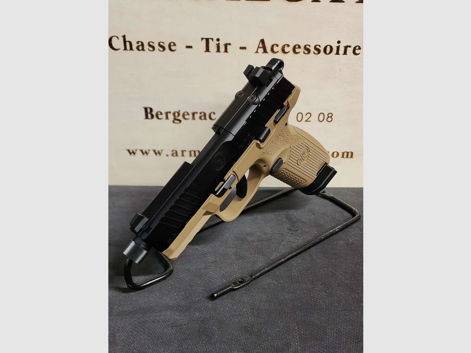 FN HERSTAL 502 Tactical Bi-Tone Schwarz/FDE cal.22Lr (auf Lager), Bild 8 von 8