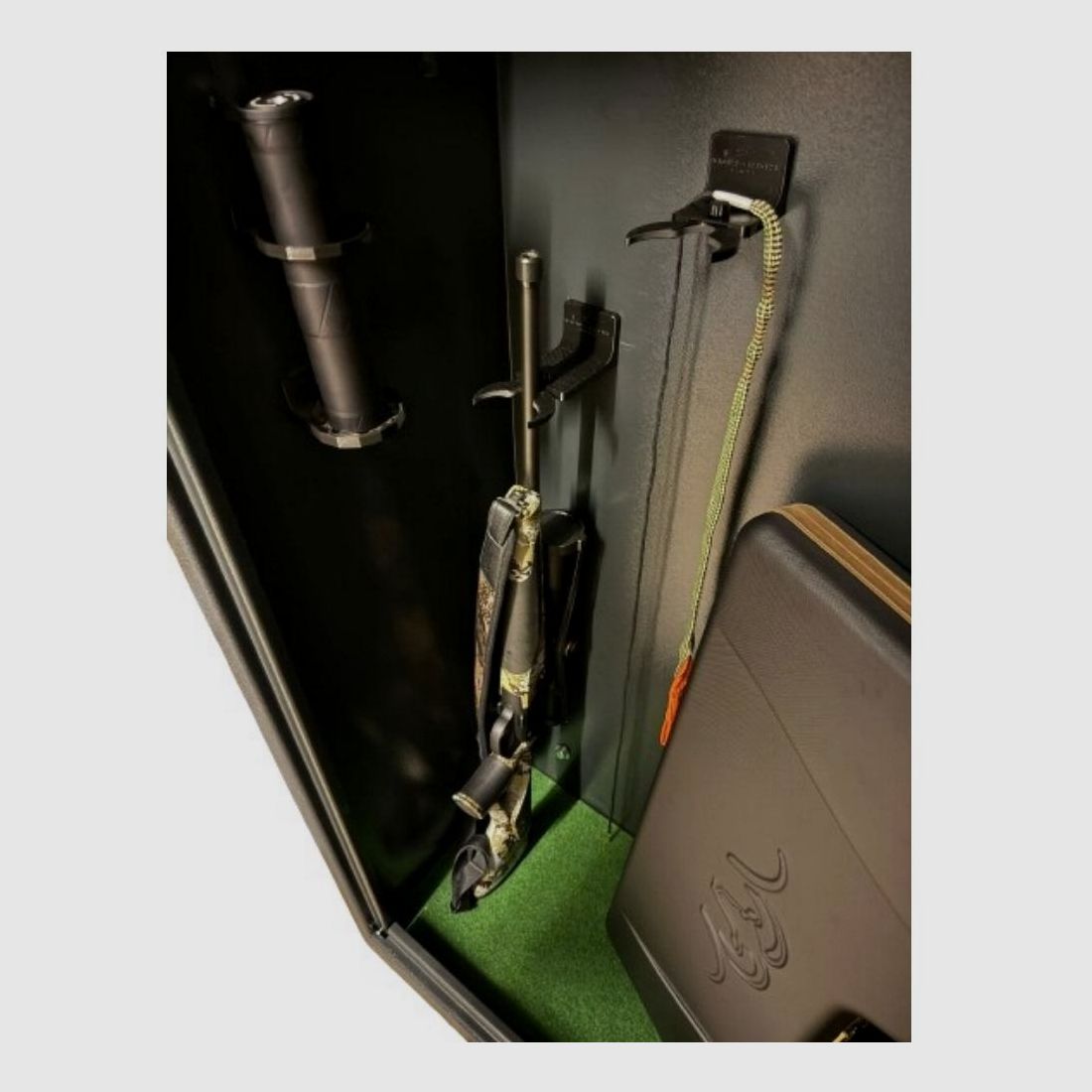 Waffenschrank HUNTER Milan (1700x690x410) max. 14 LW