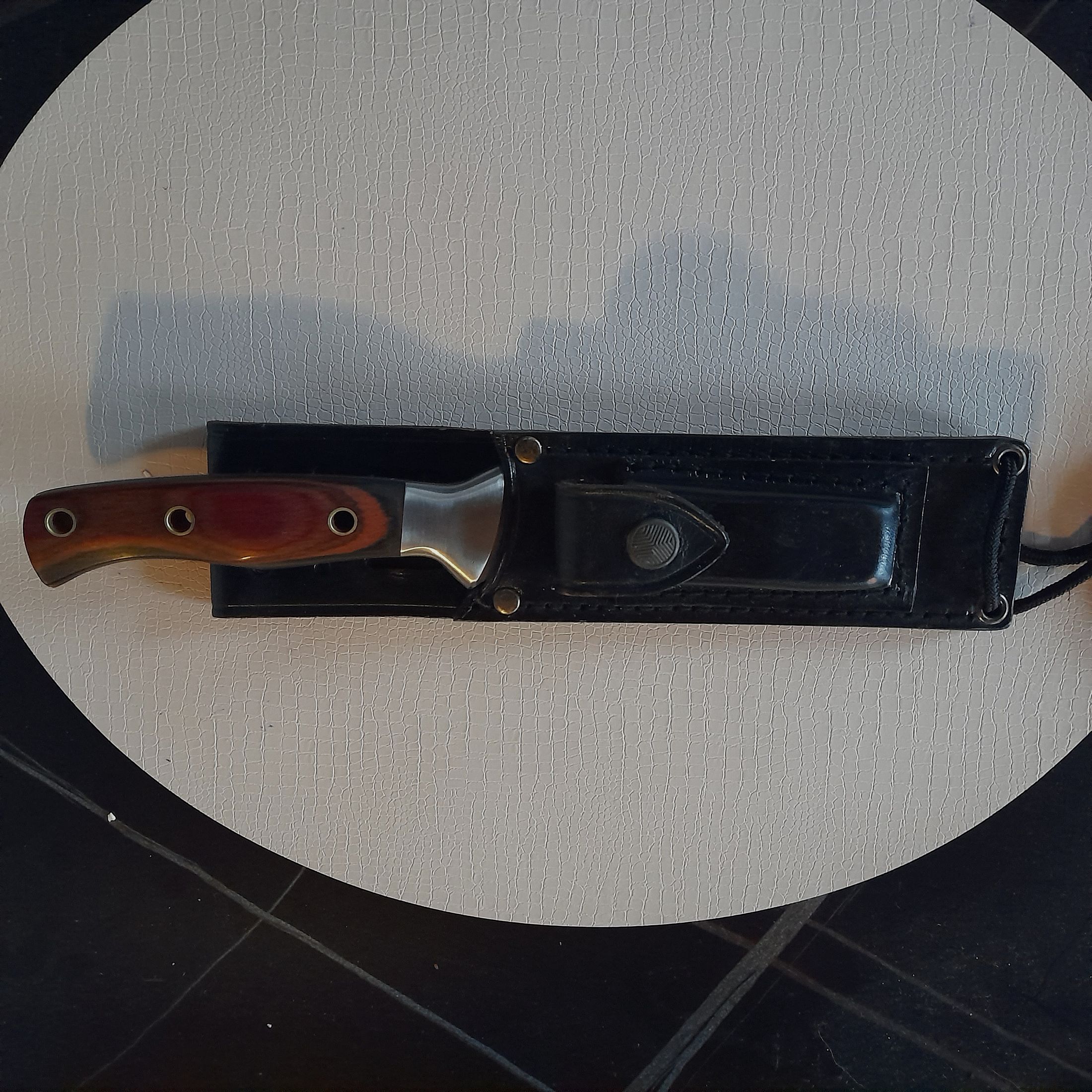 Couteau de chasse lame d'environ 14 cm avec étui en cuir