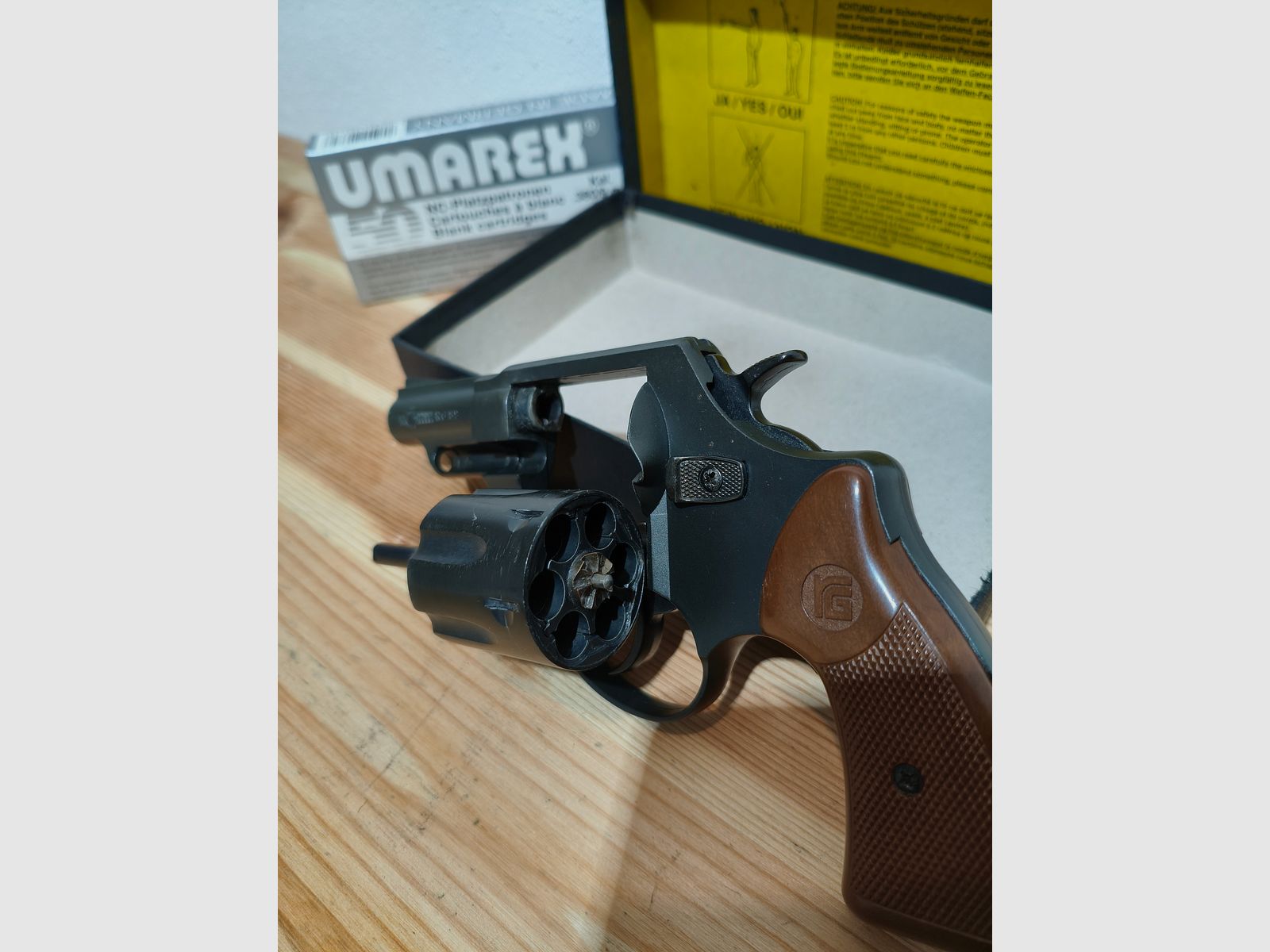 Revólver de señal Röhm RG 89, calibre 9mm K, con 50 cartuchos de fogueo