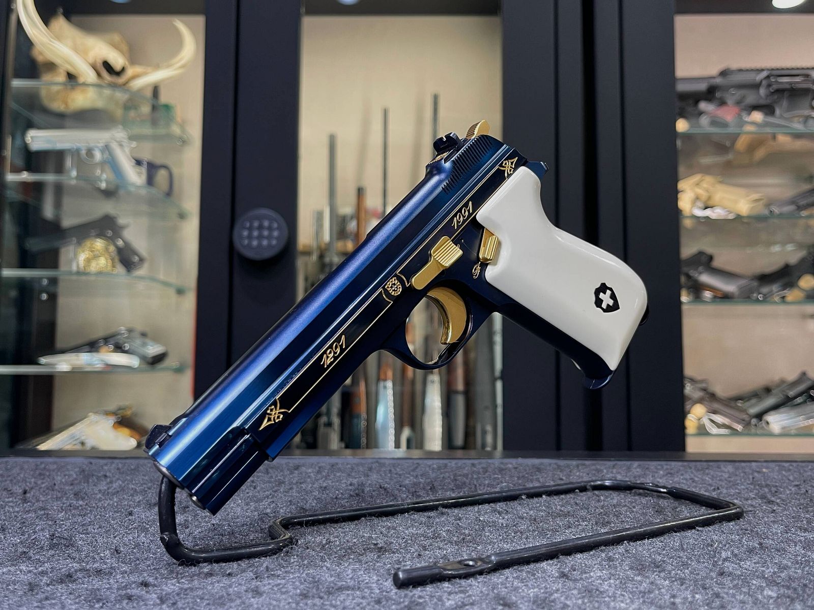 SIG P210 Modelo Conmemorativo 700 Años de la Confederación Suiza, imagen 6 de 12