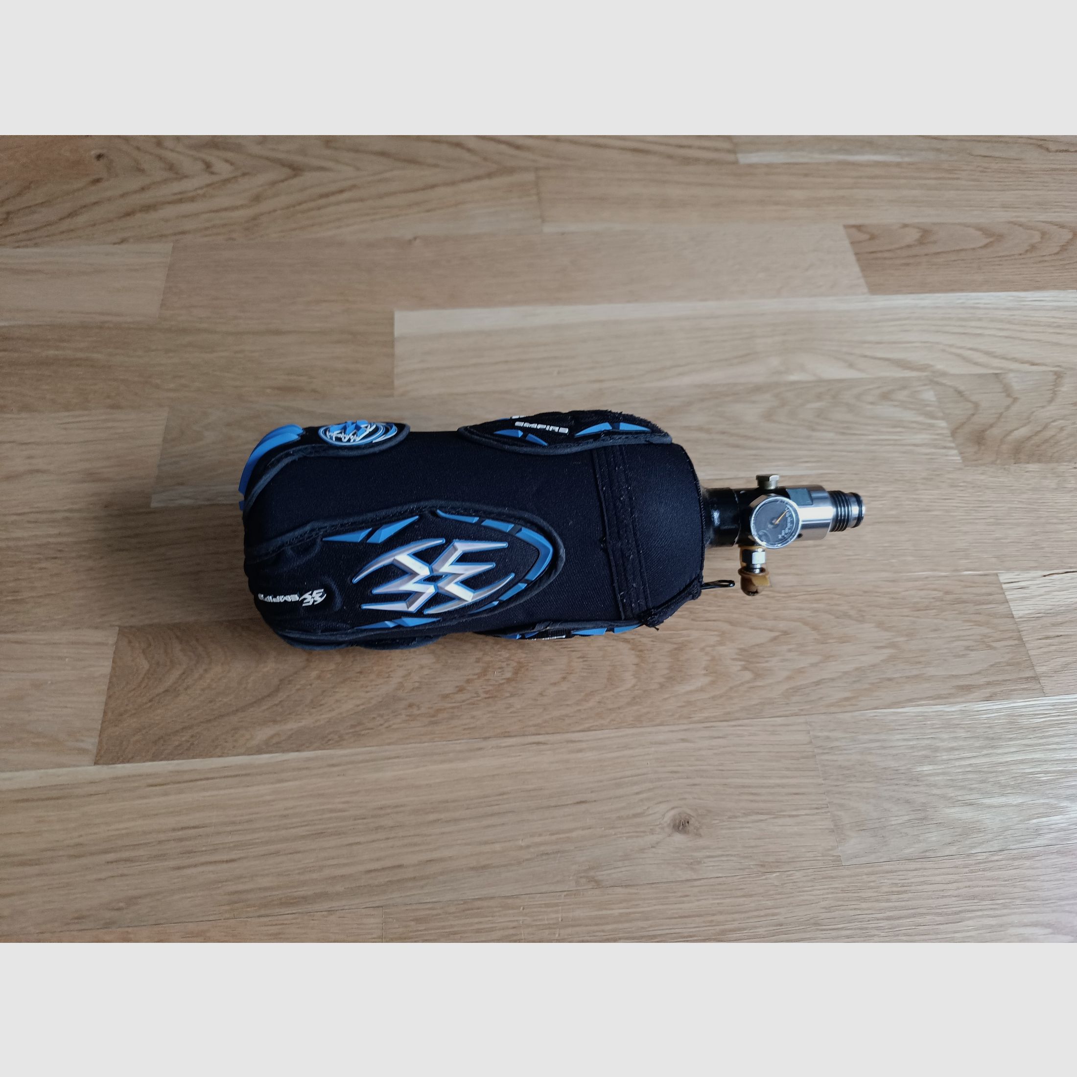 Proto PMR 7, Paintballmarker with various equipment