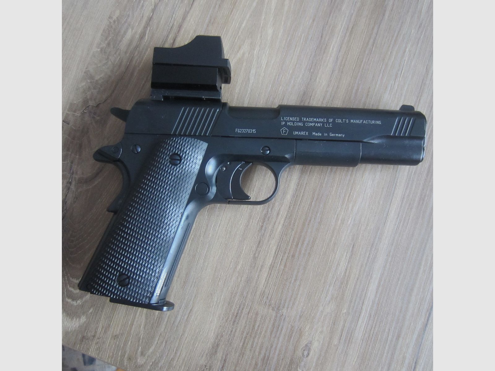 Colt 1911 A1 Commemorative Co 2 Pistolet 4,5mm BB z Red Dot