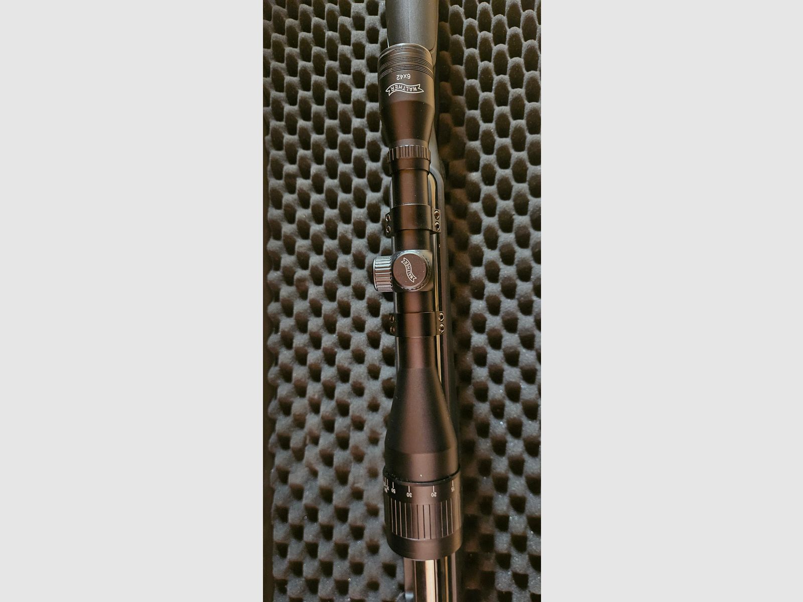 Karabinek pneumatyczny Walther LGU Varmint z lunetą 4,5mm Diabolo, walizka i akcesoria