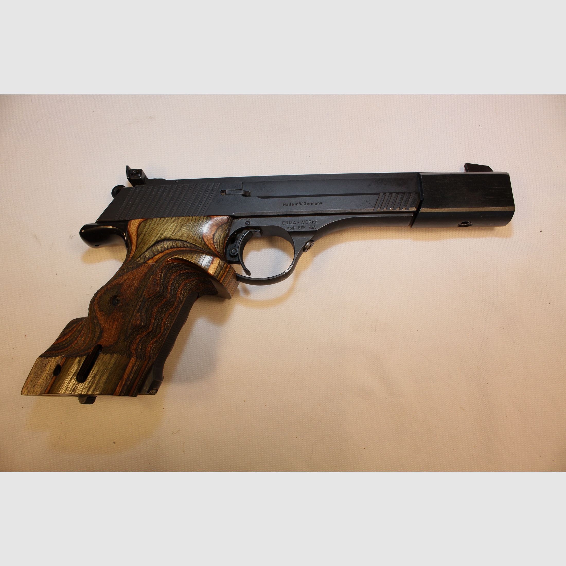 Erma ERP 85A Matchpistole im Kaliber .22 mit 6 Zoll Lauflänge. - ohne Magazin.