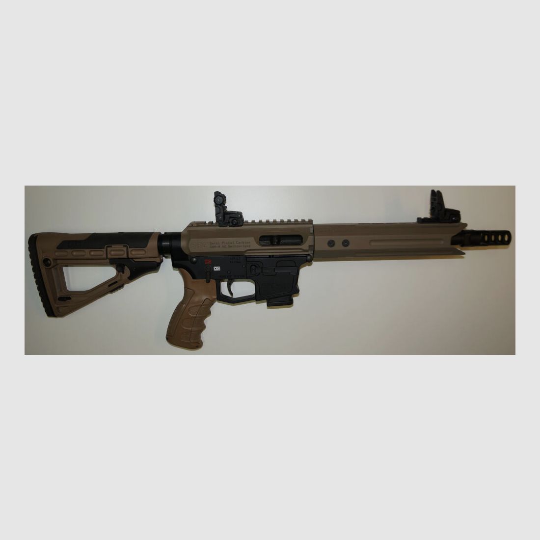 GWMH Selbstladebüchse GWMH SPC-SPORTER A4 10" (SWISS PISTOL CARBINE) FDE Kal.9x19 AR15 Glock Magazin