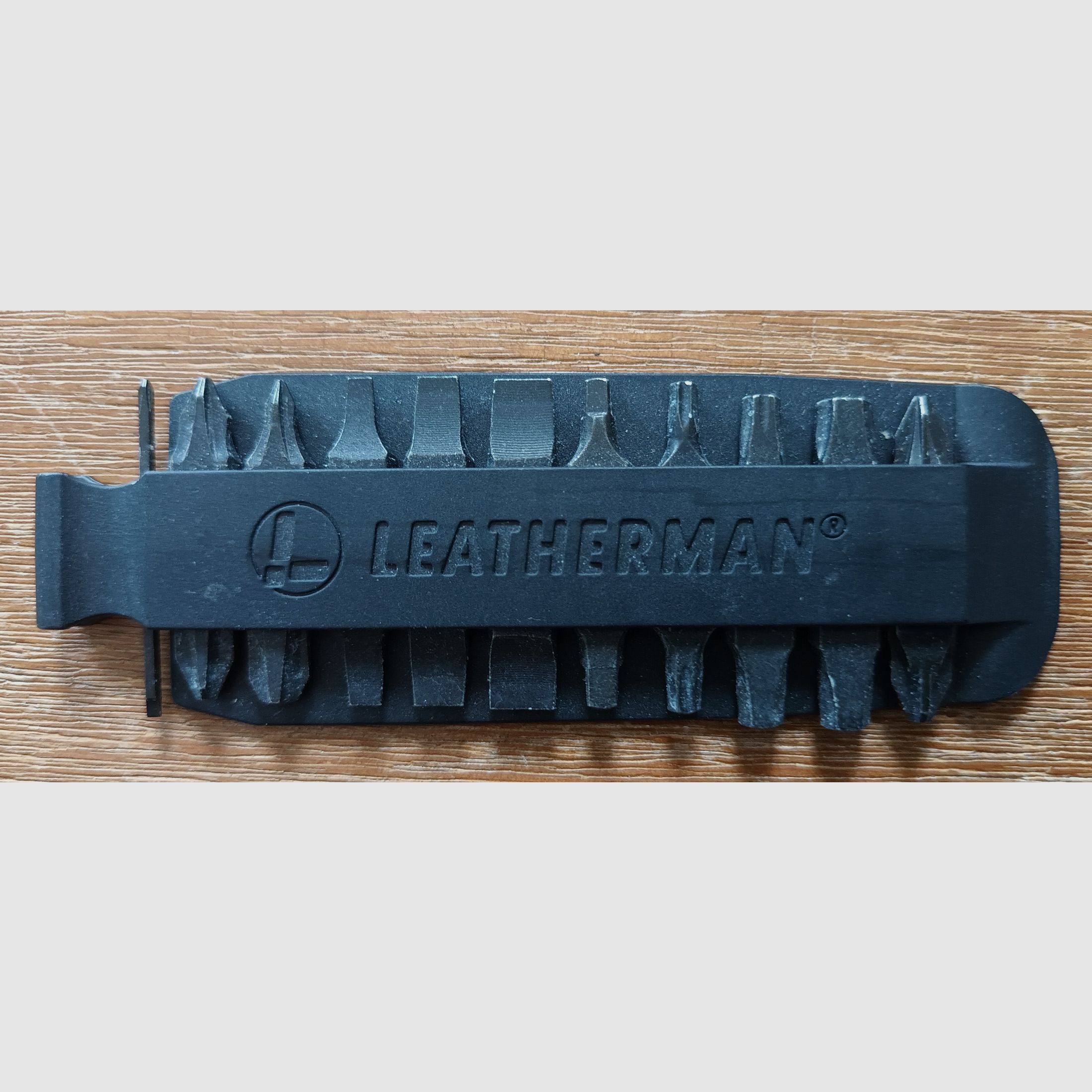 Leatherman Signal Multi-Tool - 19 Werkzeuge + zusätzlicher Bitsatz