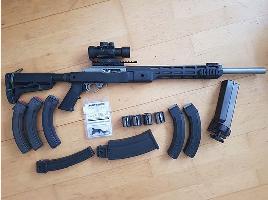 Ruger 10/22 Target, inoxidable "táctico" con empuñadura de pistola y culata retráctil (Magpul)