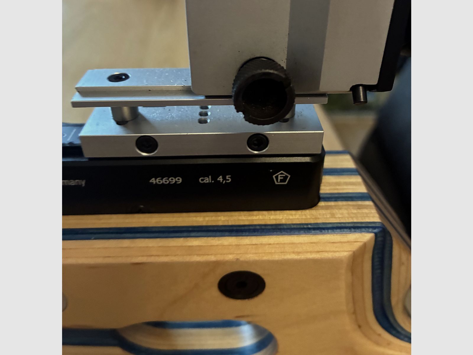 Rifle de aire LG 300 XT LG300XT con culata de madera en excelente estado, modelo tardío